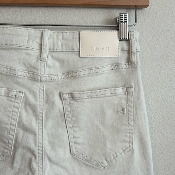 Hidden Cropped Distressed White Jeans - Size 26 - Picture 4 of 5